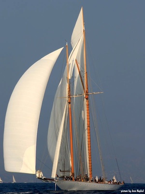 elenora-st-tropez-isails